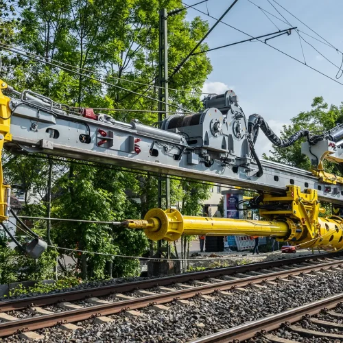 bauer-maschinen-equipment-innovationen-innovations-rtg-ggz-gleisgruendungszug-track-bound-pile-driver.jpg